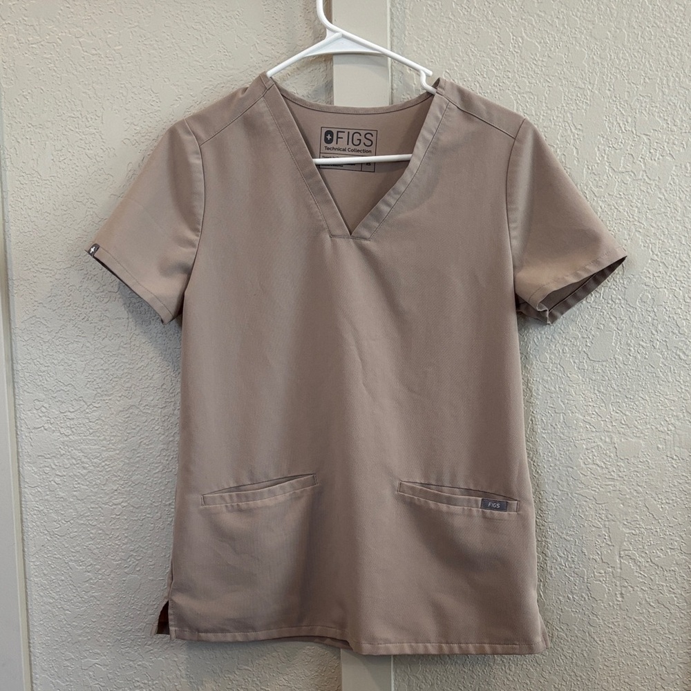 Figs • Casma 3 Pocket Scrub Top